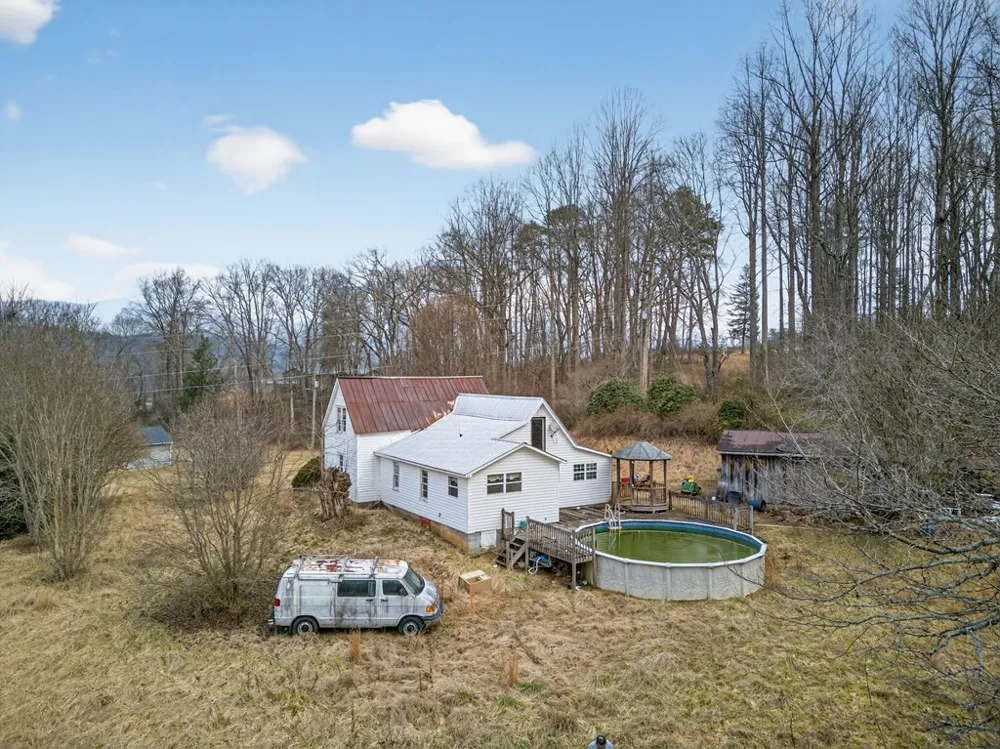 1917 Fairview Road Andrews, NC 28901