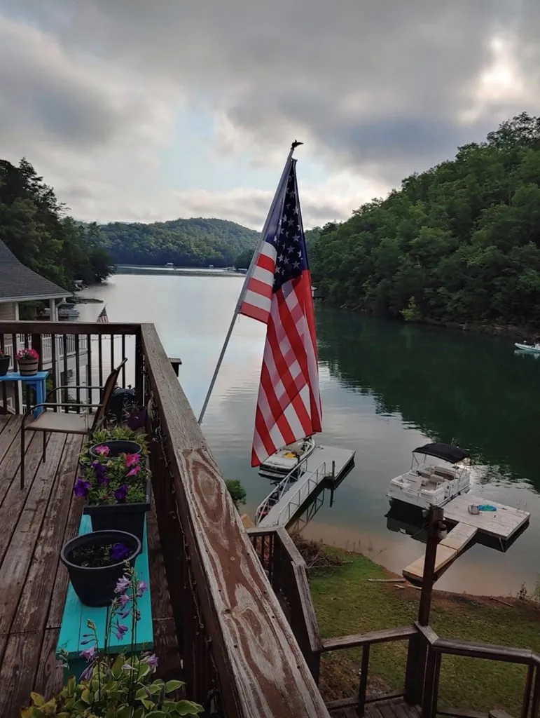 238 Lakeview Drive Almond, NC 28702