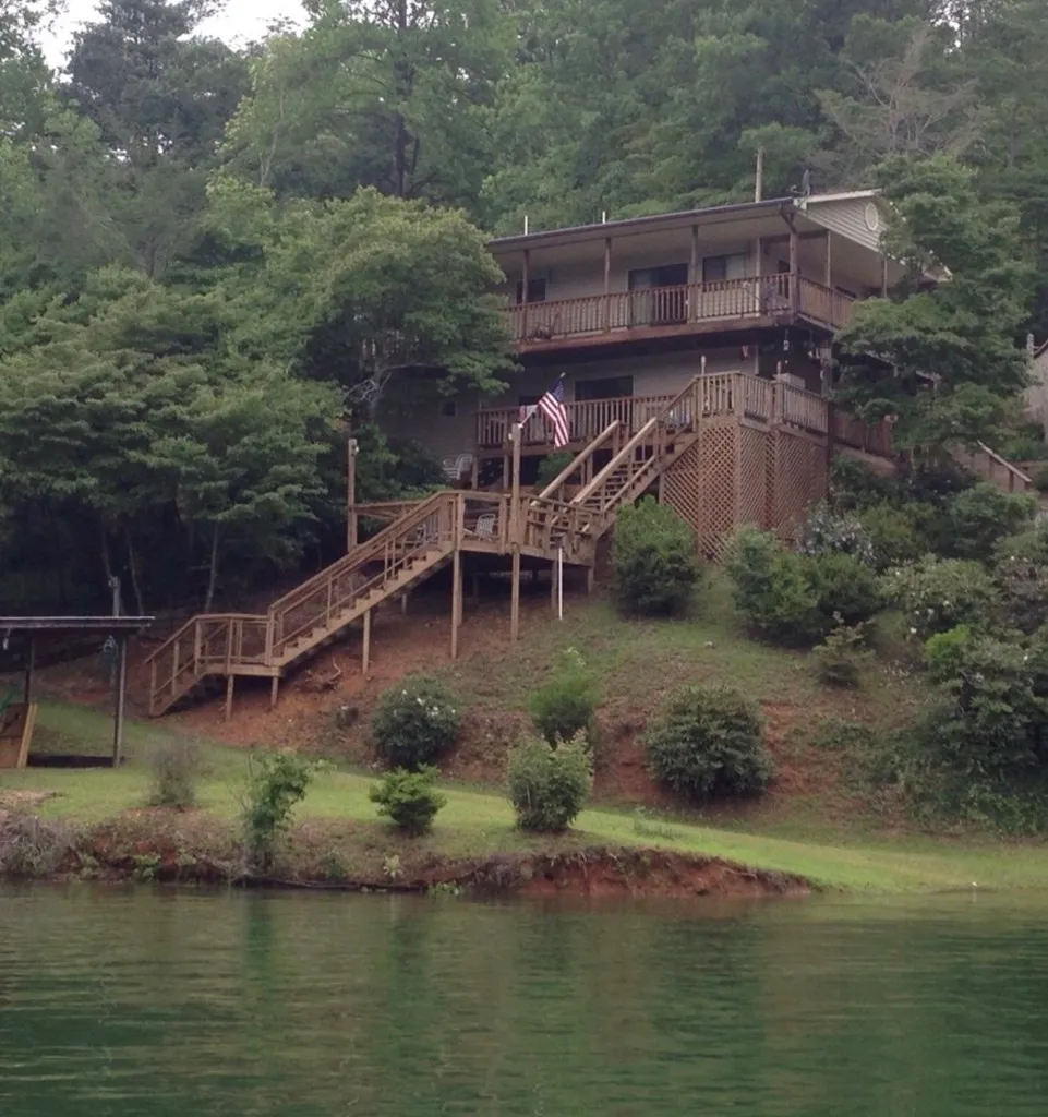 238 Lakeview Drive Almond, NC 28702