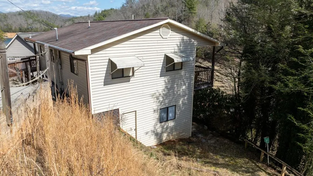 238 Lakeview Drive Almond, NC 28702