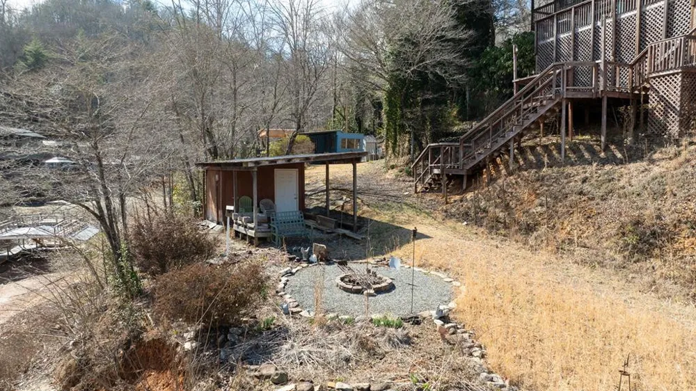 238 Lakeview Drive Almond, NC 28702