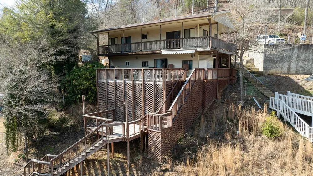 238 Lakeview Drive Almond, NC 28702