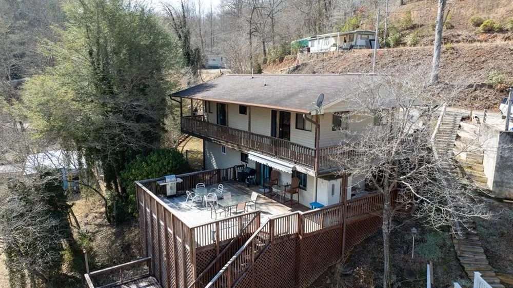238 Lakeview Drive Almond, NC 28702