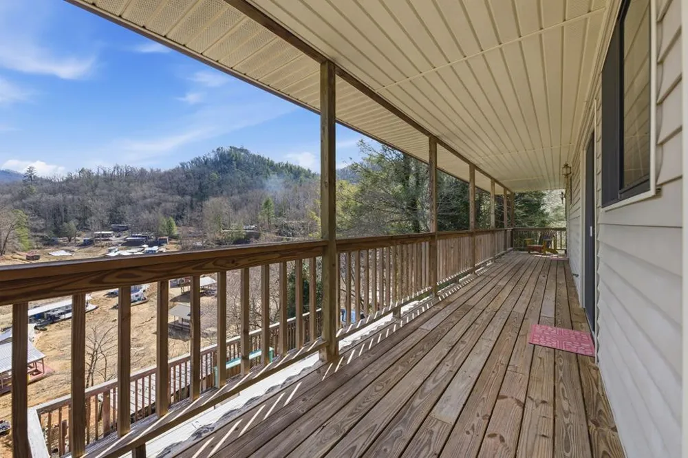 238 Lakeview Drive Almond, NC 28702
