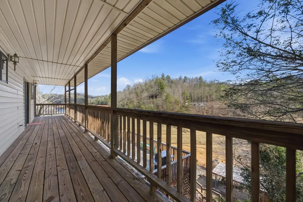238 Lakeview Drive Almond, NC 28702