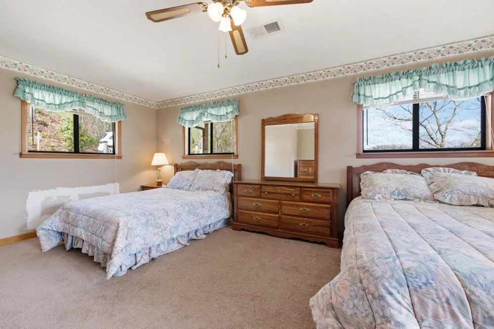 238 Lakeview Drive Almond, NC 28702