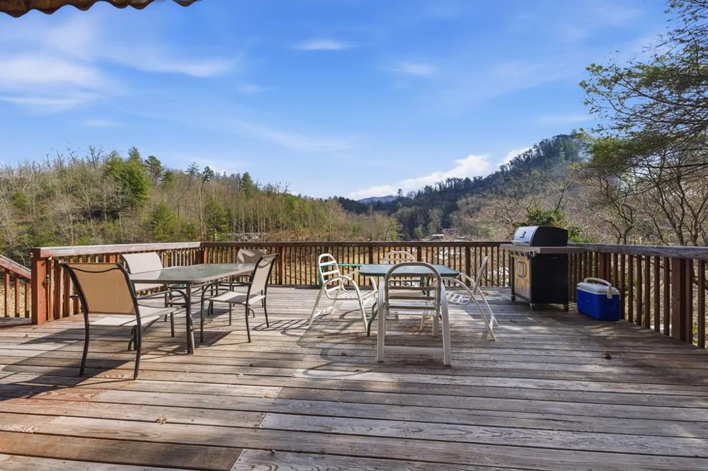 238 Lakeview Drive Almond, NC 28702