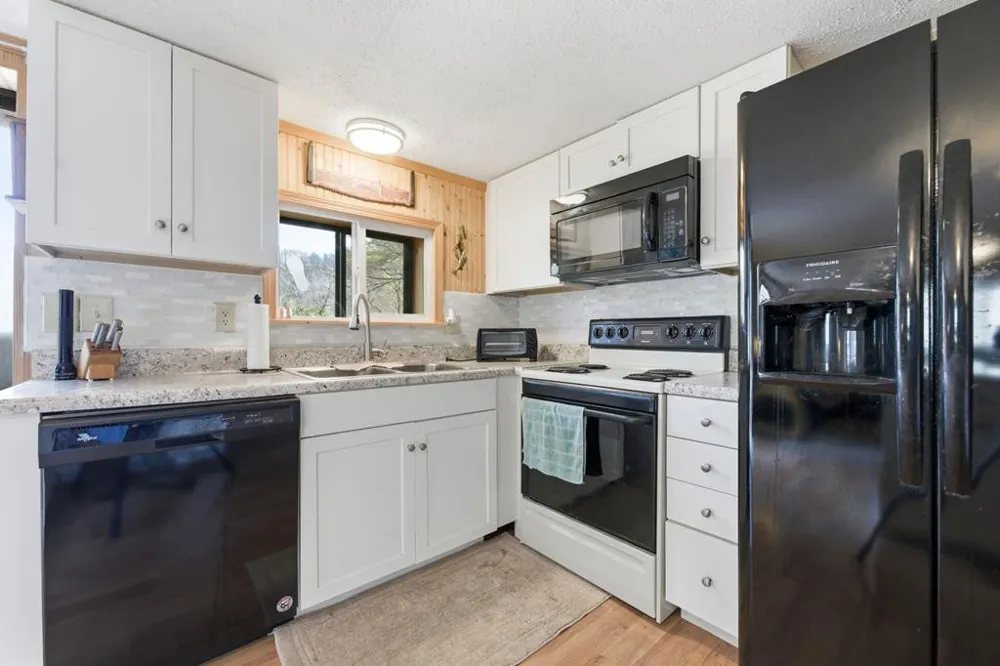 238 Lakeview Drive Almond, NC 28702