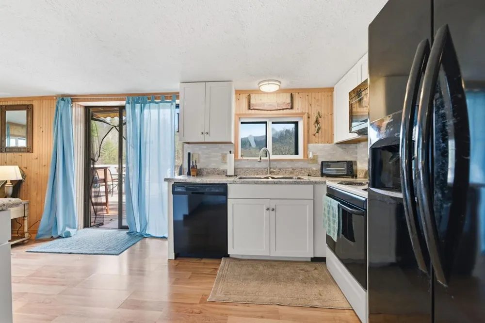 238 Lakeview Drive Almond, NC 28702