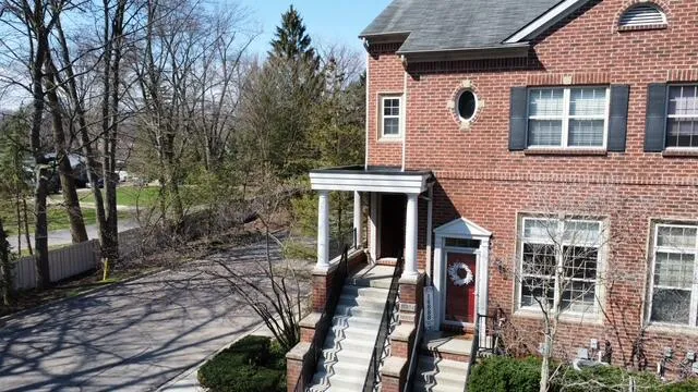 16874 Farmington Road Livonia City, MI 48154