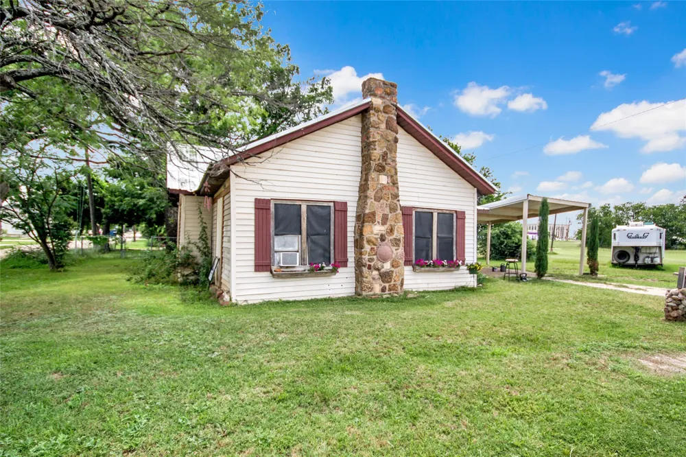 334 Knox Street Jacksboro, TX 76458