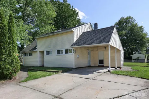 33 Pine Tree Road