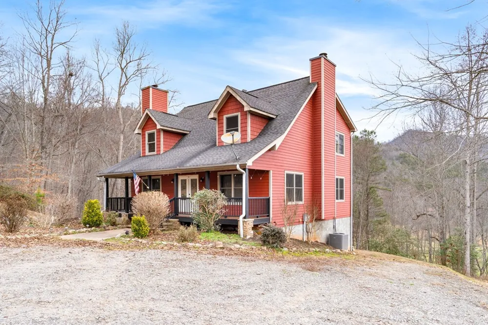 202 Bell Orchard Drive Hayesville, NC 28904