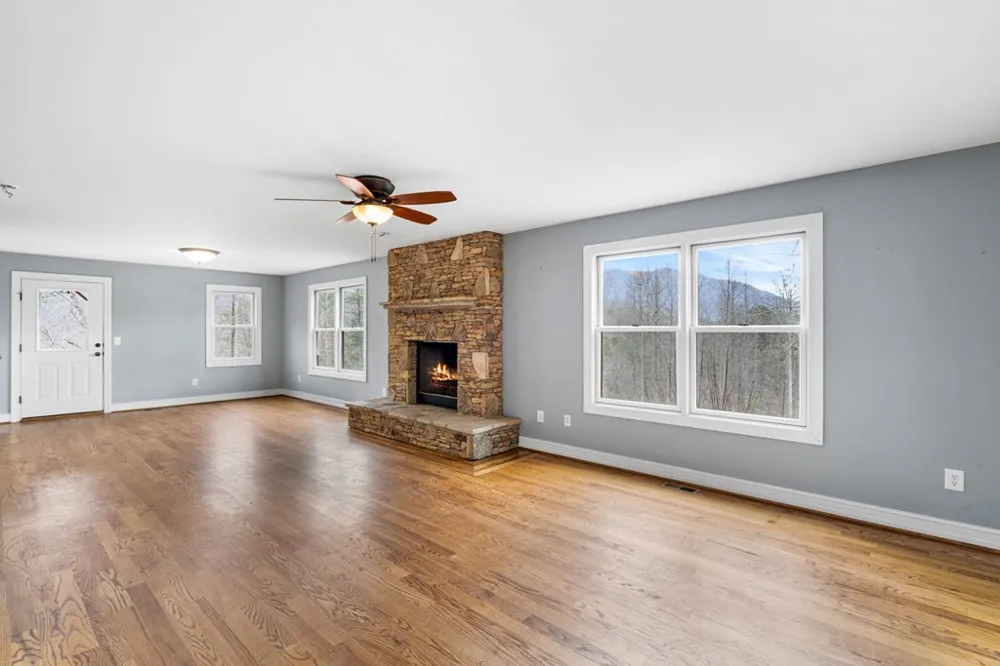 202 Bell Orchard Drive Hayesville, NC 28904