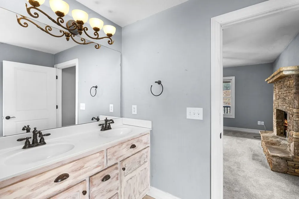 202 Bell Orchard Drive Hayesville, NC 28904