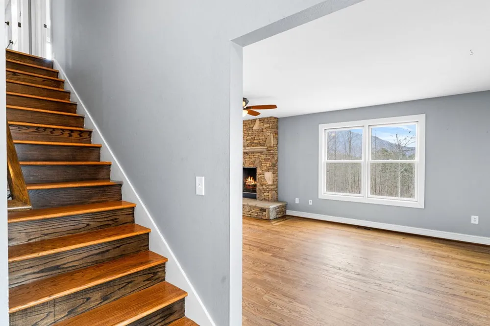 202 Bell Orchard Drive Hayesville, NC 28904