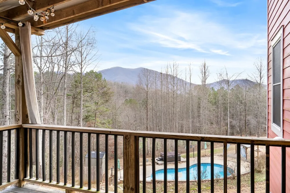 202 Bell Orchard Drive Hayesville, NC 28904