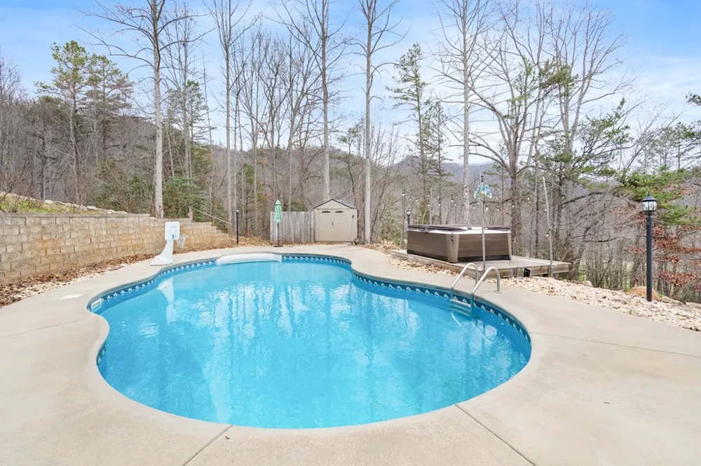 202 Bell Orchard Drive Hayesville, NC 28904