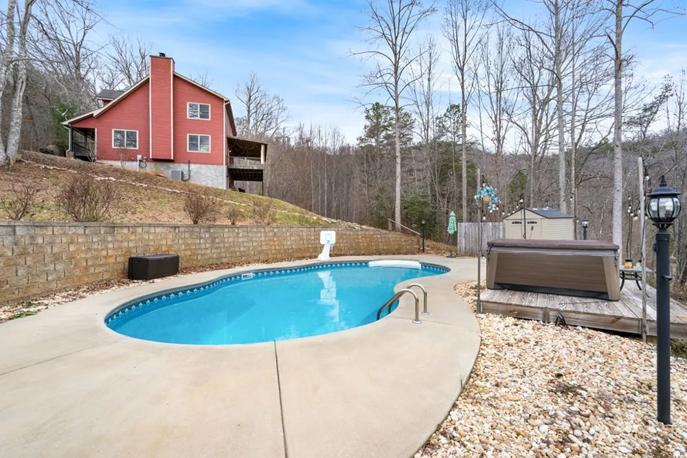 202 Bell Orchard Drive Hayesville, NC 28904