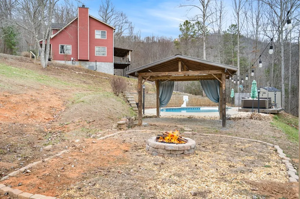 202 Bell Orchard Drive Hayesville, NC 28904