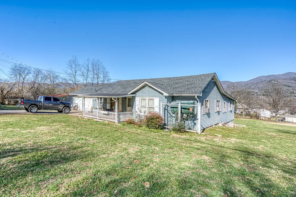 385 Aquone Andrews, NC 28901