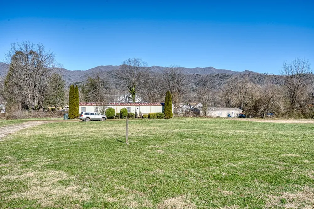 385 Aquone Andrews, NC 28901