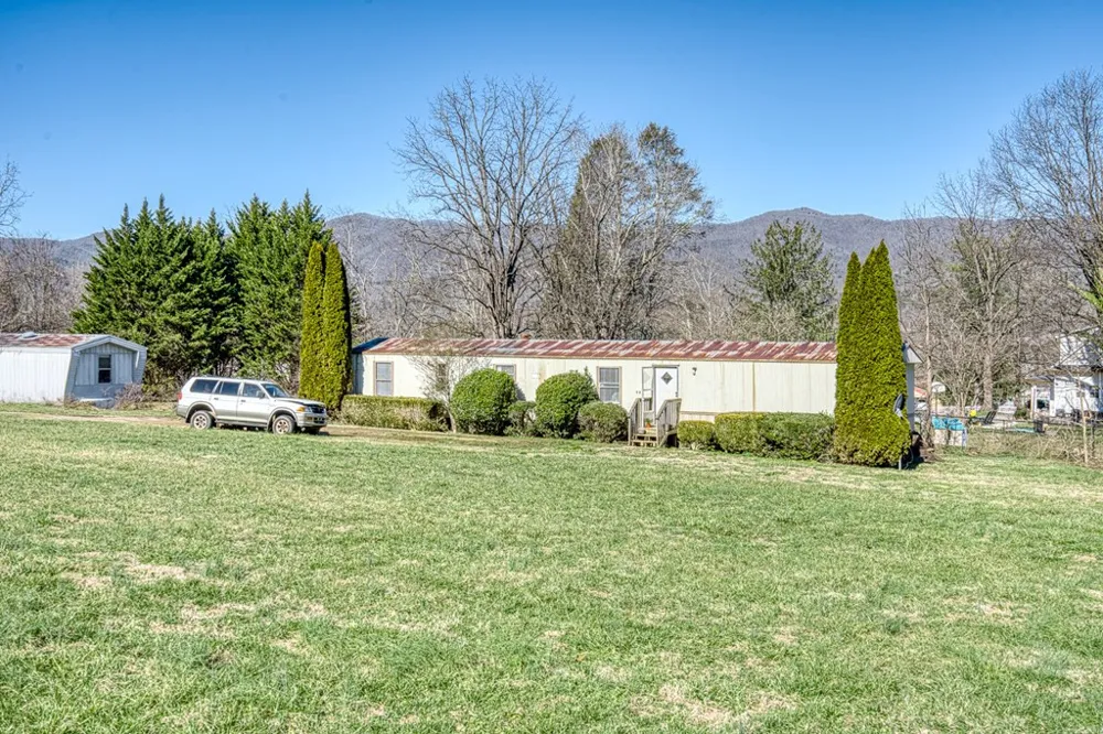 385 Aquone Andrews, NC 28901