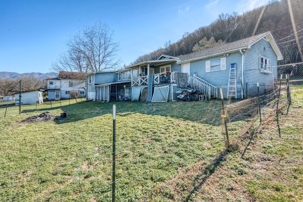385 Aquone Andrews, NC 28901