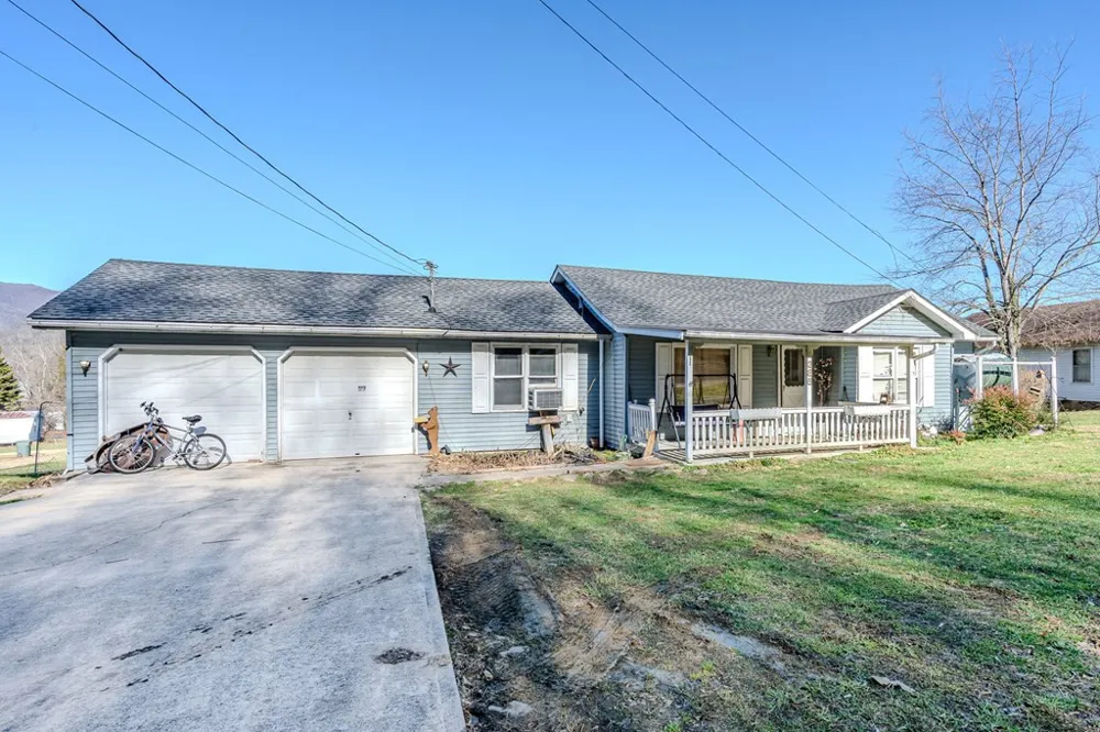 385 Aquone Andrews, NC 28901