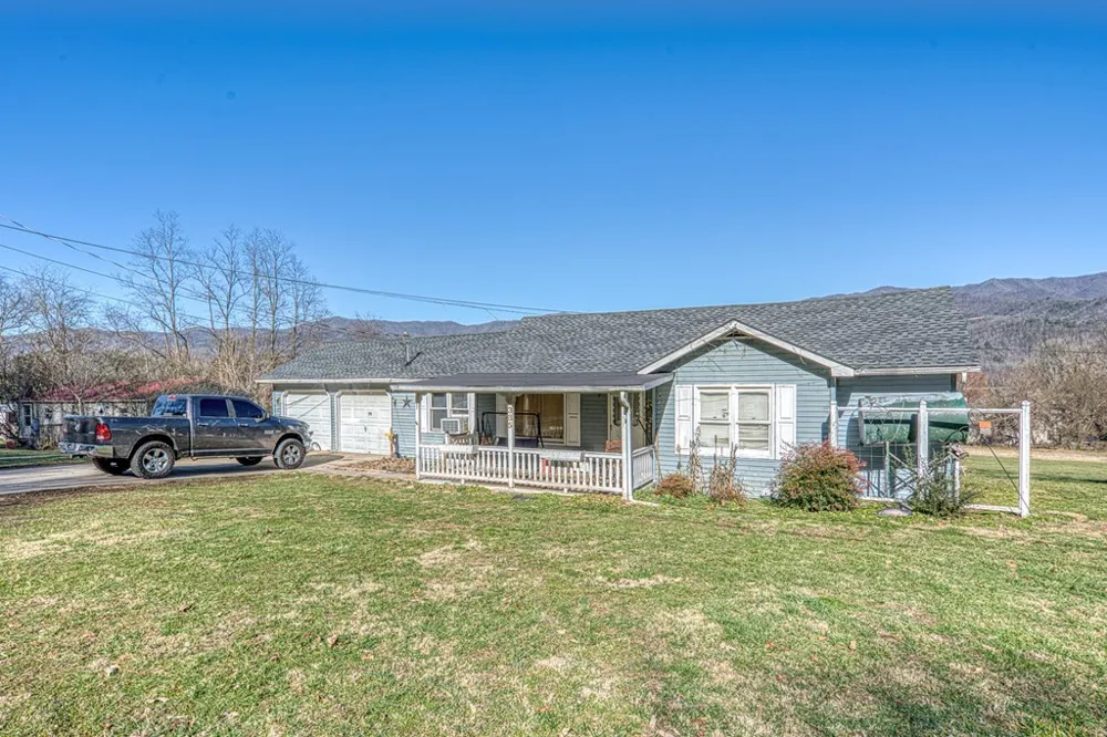 385 Aquone Andrews, NC 28901