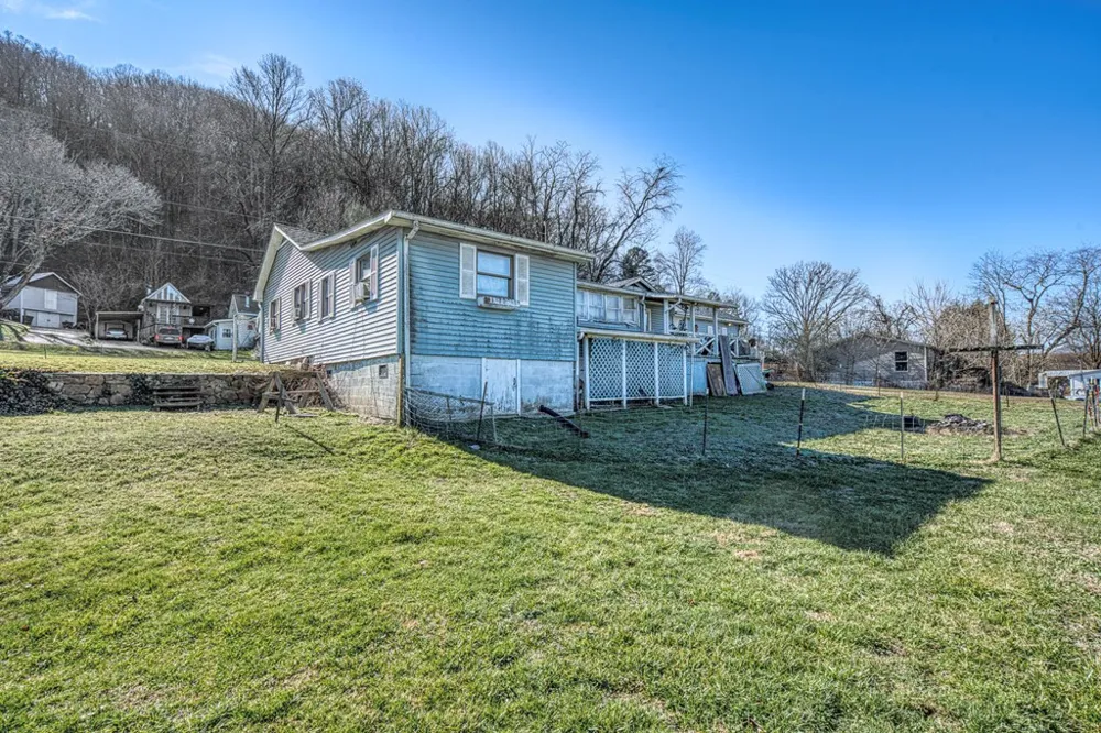385 Aquone Andrews, NC 28901
