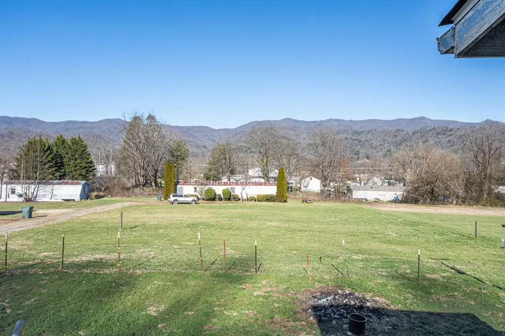 385 Aquone Andrews, NC 28901