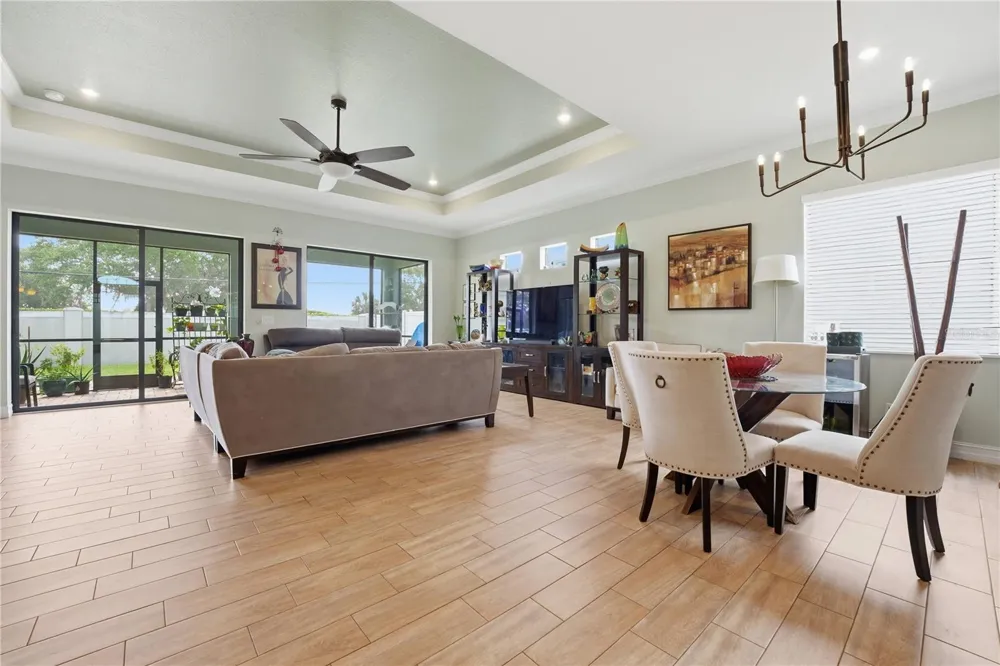 6619 35TH COURT E Sarasota, FL 34243