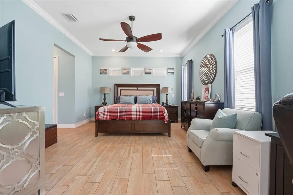 6619 35TH COURT E Sarasota, FL 34243