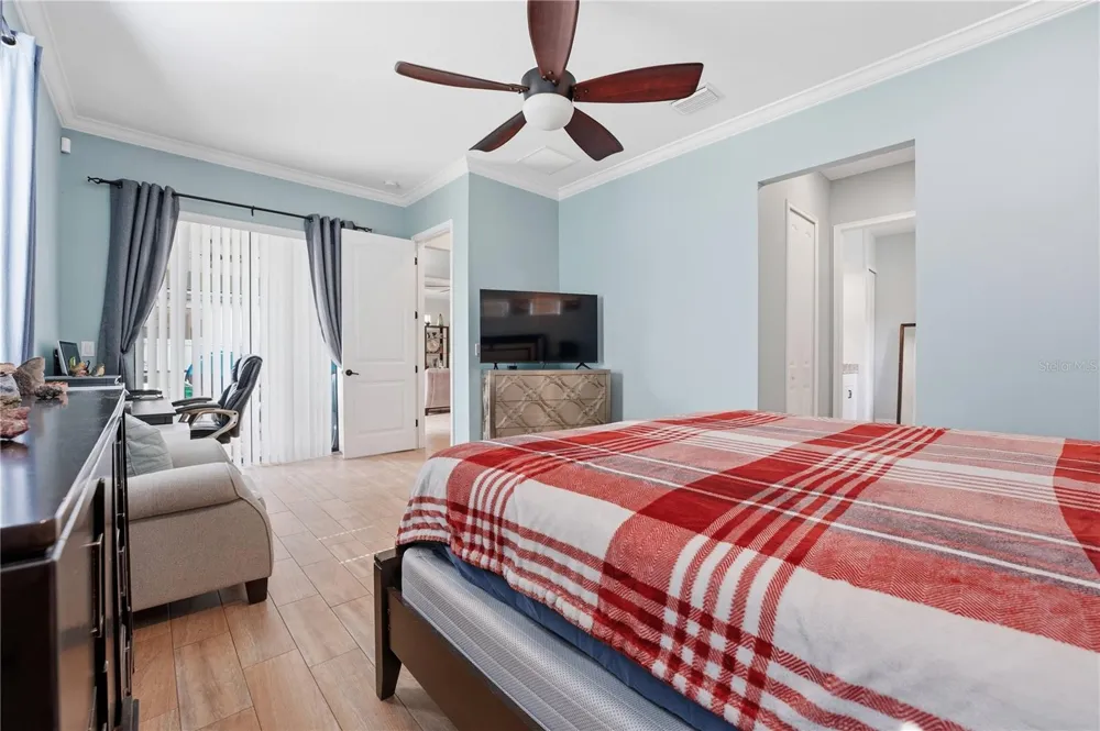 6619 35TH COURT E Sarasota, FL 34243
