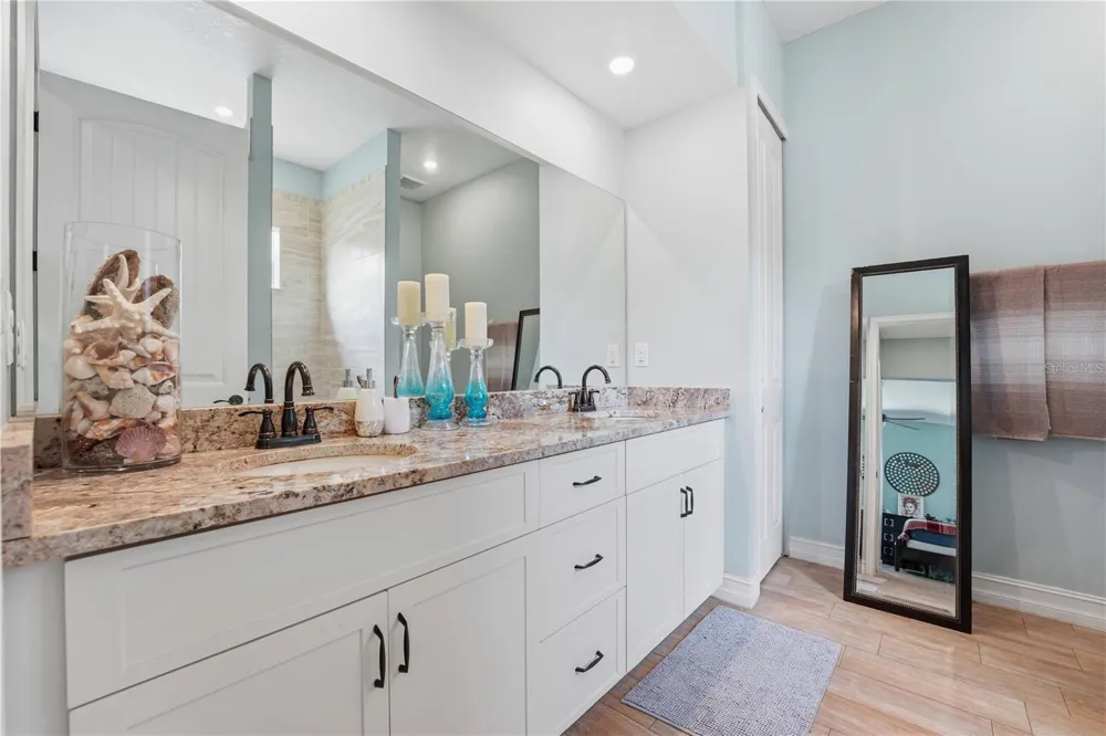 6619 35TH COURT E Sarasota, FL 34243