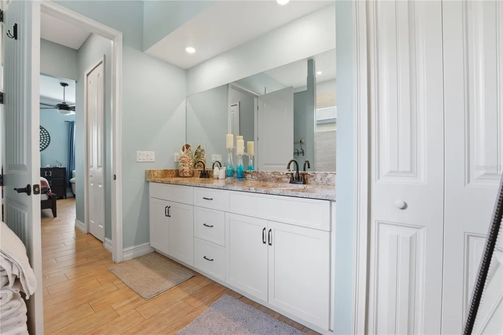 6619 35TH COURT E Sarasota, FL 34243