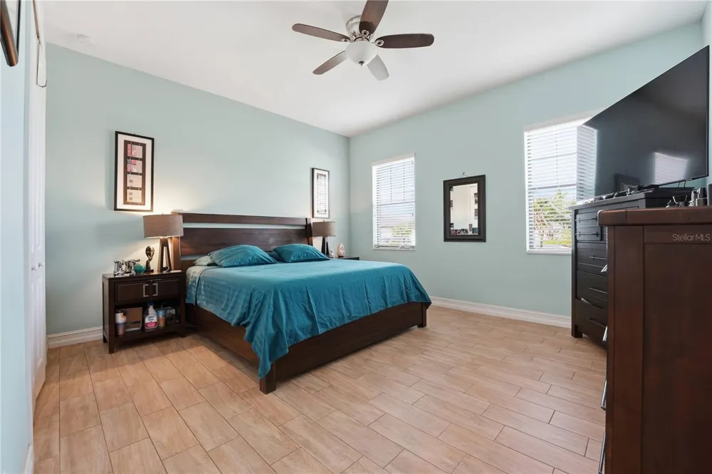6619 35TH COURT E Sarasota, FL 34243