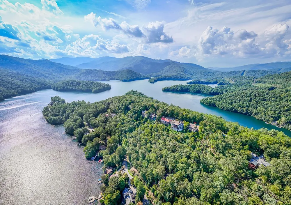 1 Cheoah Trail Robbinsville, NC 28771