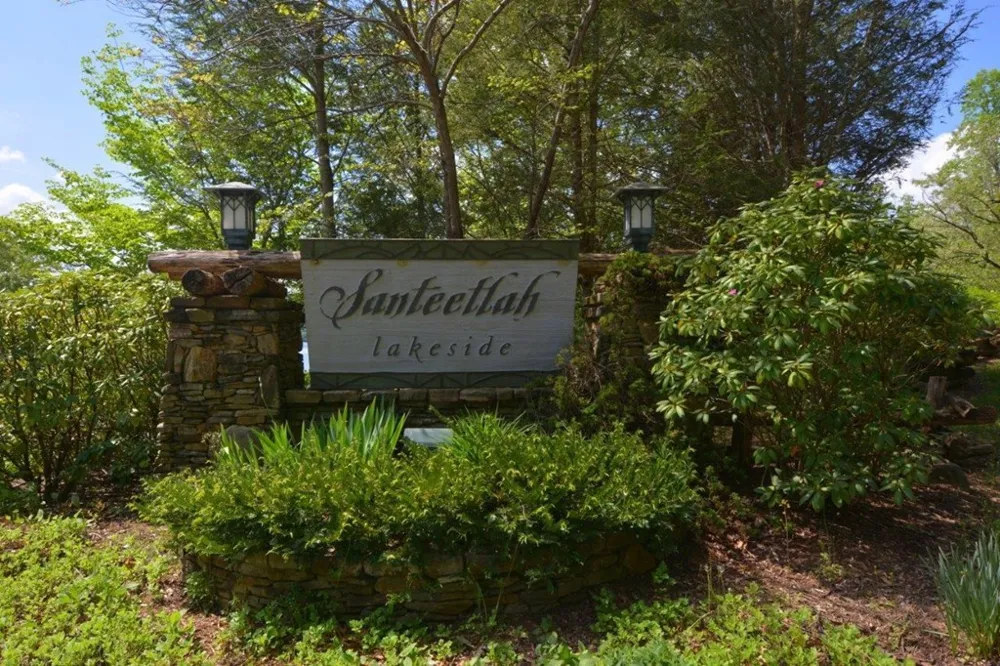 10 Santeetlah Lakeside Robbinsville, NC 28771