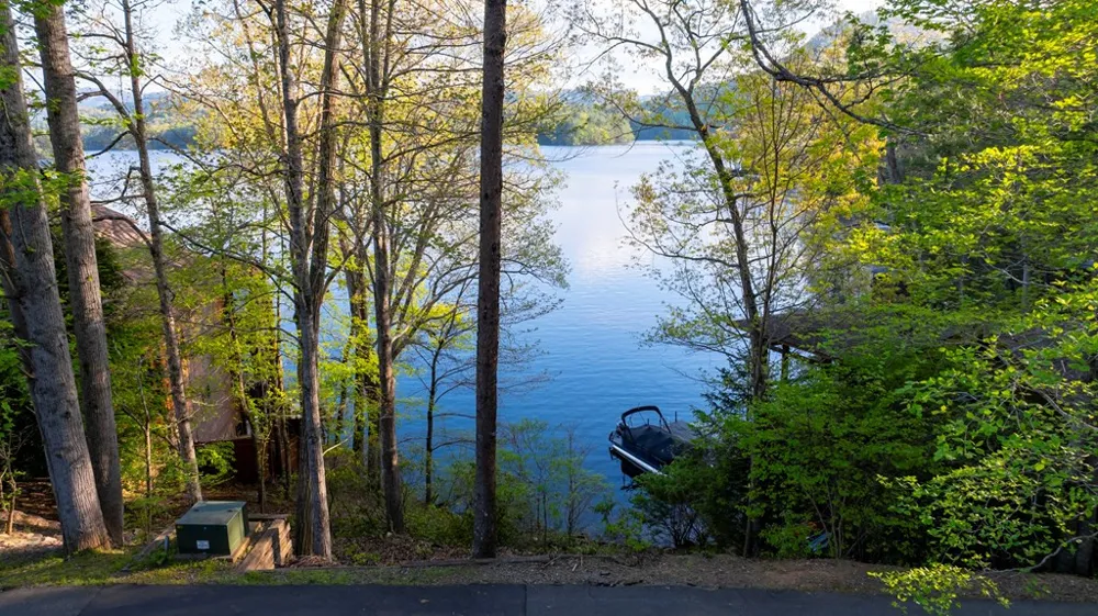 10 Santeetlah Lakeside Robbinsville, NC 28771