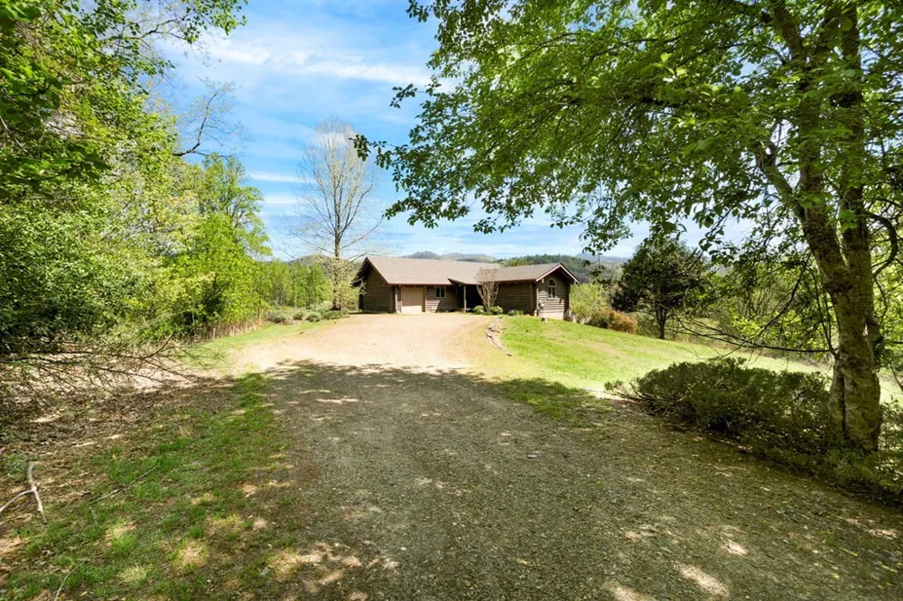 68 Countryside Lane Hayesville, NC 28904