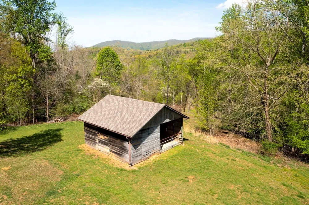 68 Countryside Lane Hayesville, NC 28904