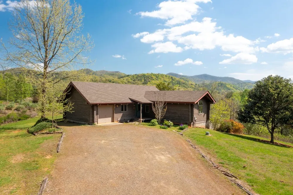 68 Countryside Lane Hayesville, NC 28904