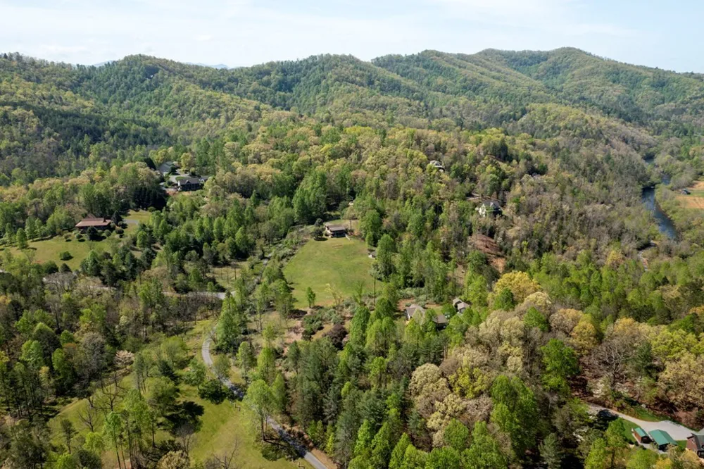 68 Countryside Lane Hayesville, NC 28904