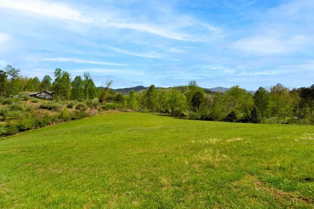 68 Countryside Lane Hayesville, NC 28904