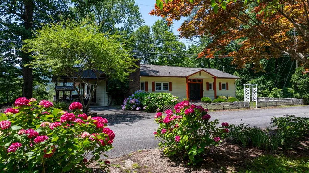 14 Chalet Village Robbinsville, NC 28771