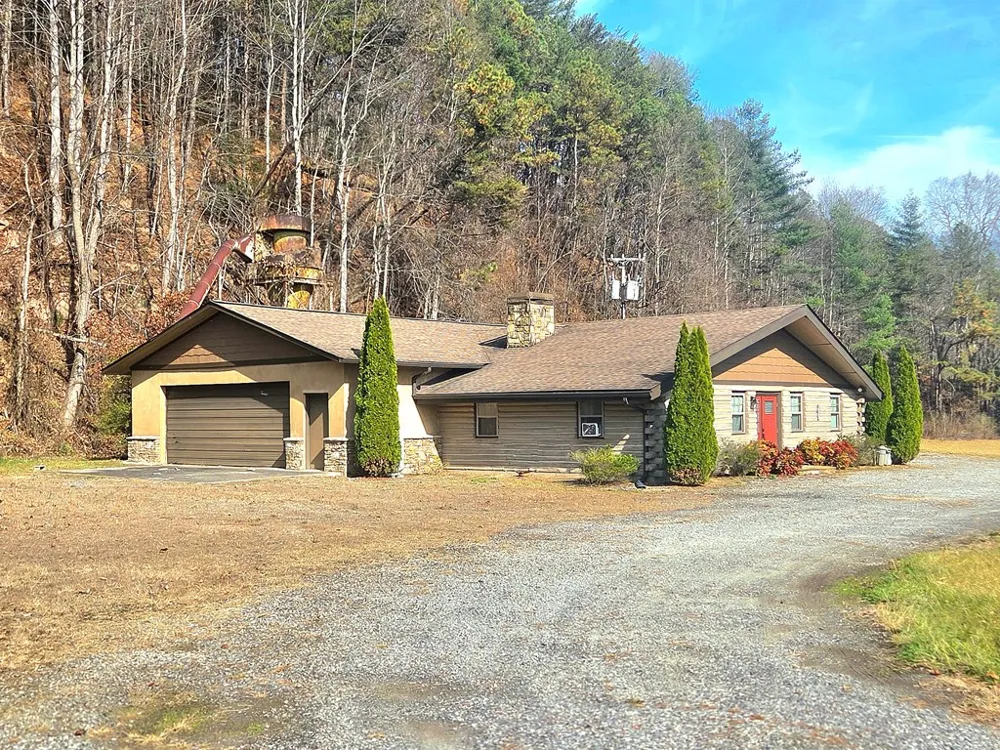 6785 Airport Road Andrews, NC 28901