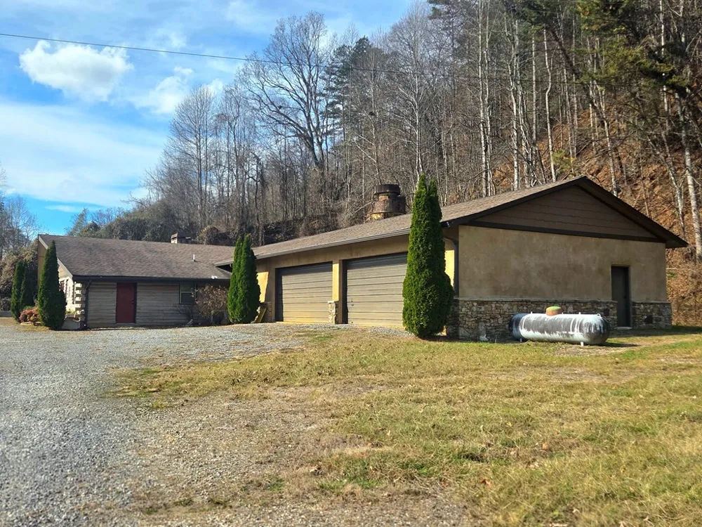 6785 Airport Road Andrews, NC 28901