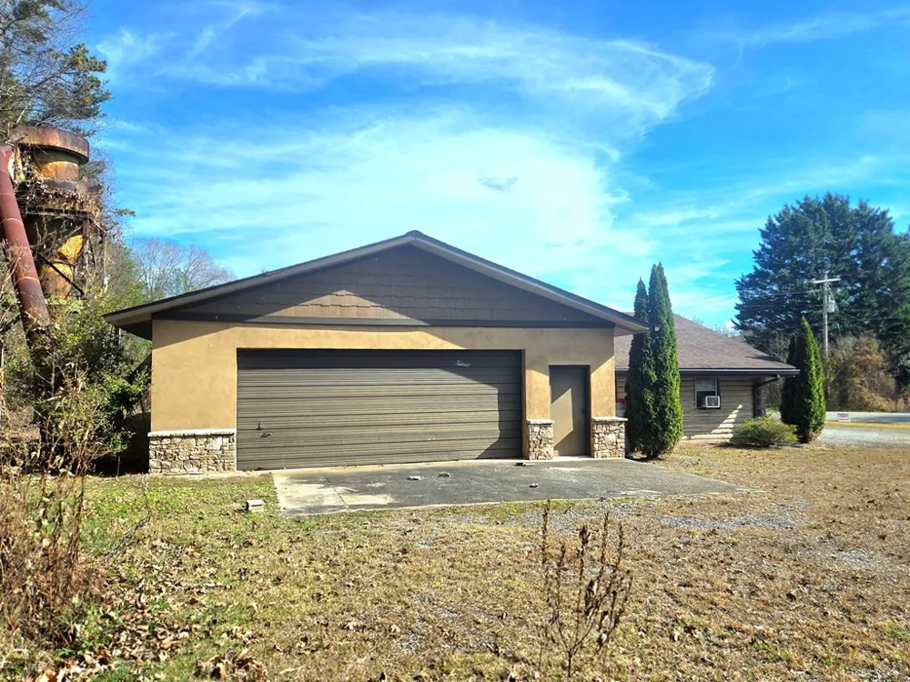 6785 Airport Road Andrews, NC 28901